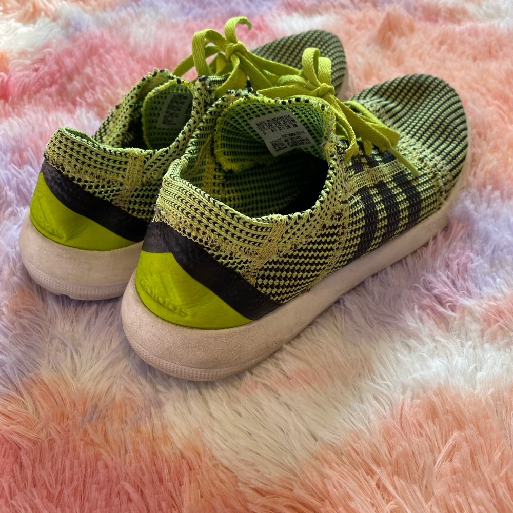 ADIDAS RUNNING SHOES - Picture 4 of 4